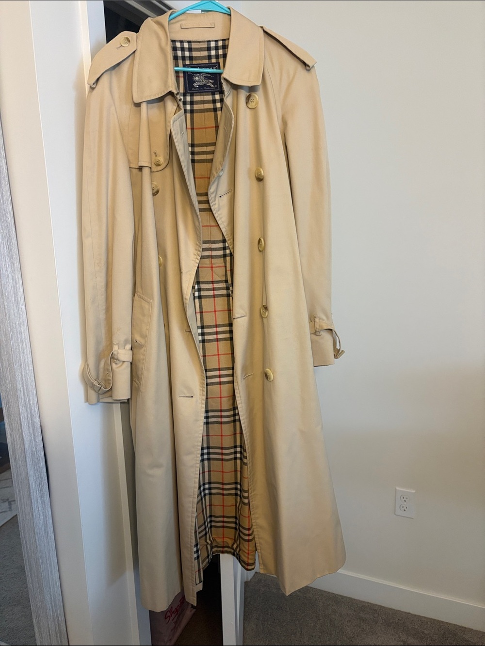 Classic Beige Trench Coat with Plaid Lining - Burberry Style